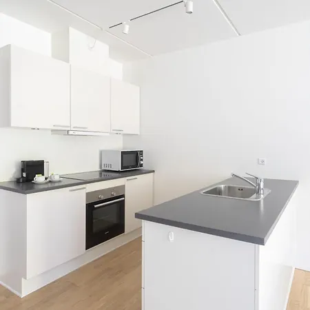Spacious 2-br W A Balcony By Harbour - 93