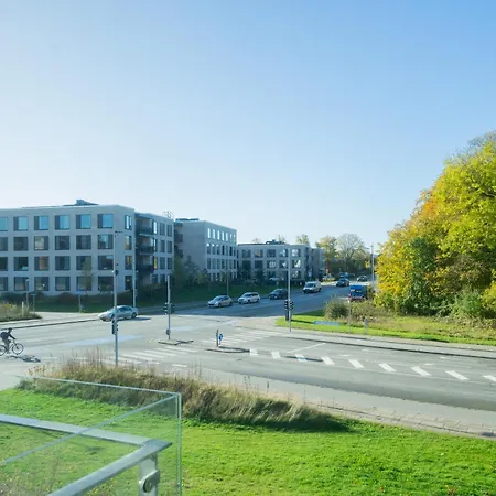 Spacious 2-br W A Balcony By Harbour - 93 *