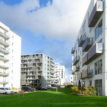 Spacious 2-br W A Balcony By Harbour - 93 *
