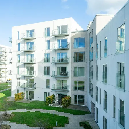 Spacious 2-br W A Balcony By Harbour - 93 *